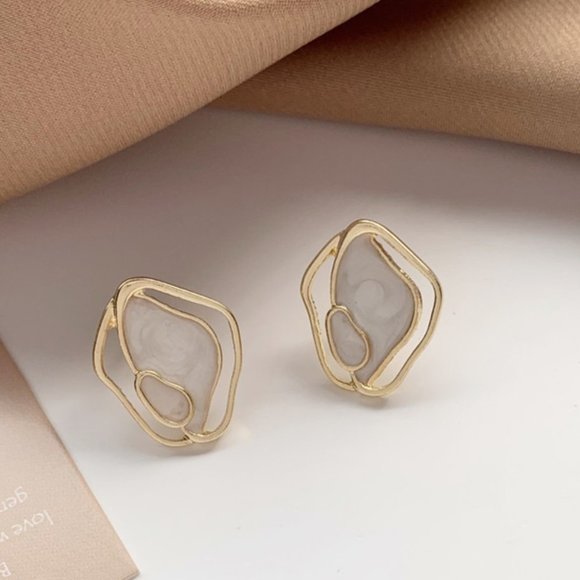 New!! Korean Fashion Shell Acetate Geometric Irregular Enamel Stud Earrings - Picture 3 of 5